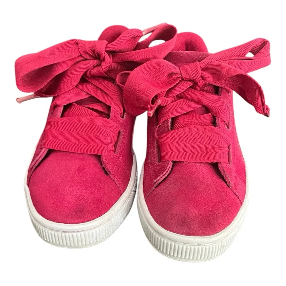 PUMA Girls Low Top Suede Heart Pink Ribbon Tie Sneakers Size‎ 4